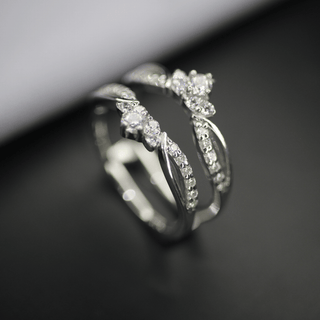 Curved Moissnaite ring
