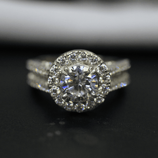4.50 Ct Round Shaped Halo Moissanite Engagement Ring in White Gold