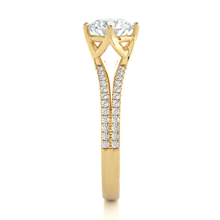 Side profile of 1.40 Ct Round Cut Moissanite Split Shank Engagement Ring In Yellow Gold, highlighting the prong setting.